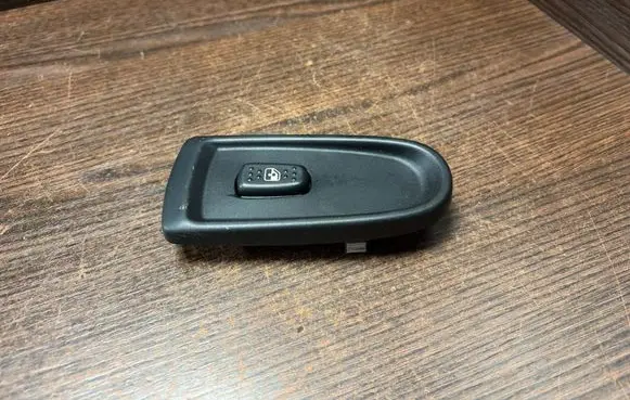 Iveco Daily 4th gen Electric window control switch 69500479