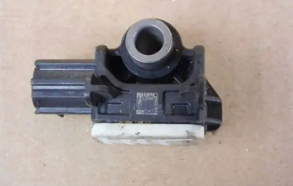 Mitsubishi Outlander Airbag deployment crash/impact sensor 8651A166