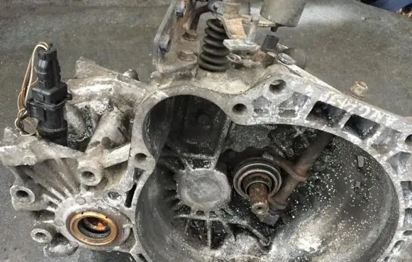 KIA Cerato Manual 5 speed gearbox j41873