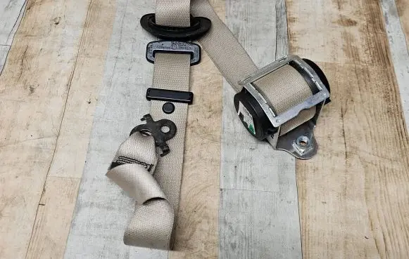 BMW 5 F10 F11 Front seatbelt 610126200B 110527
