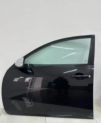 Nissan Primera Front door