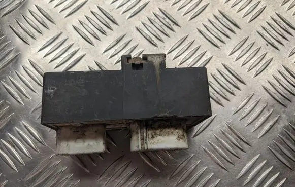 Volkswagen Golf IV Coolant fan relay 898038000