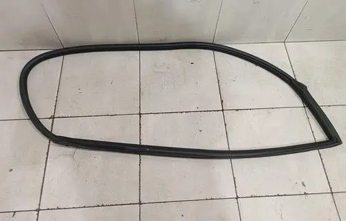 Ferrari 458 Rubber seal front coupe door window 68579100