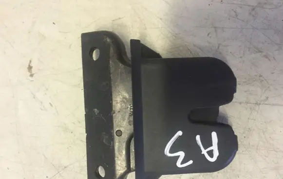 Audi A3 S3 8L Tailgate/trunk/boot lock/catch/latch 8L0827520