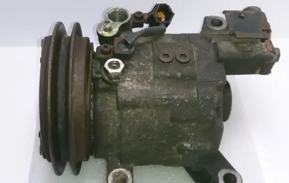 Nissan X-Trail T30 Air conditioning (A/C) compressor (pump) 926005M301