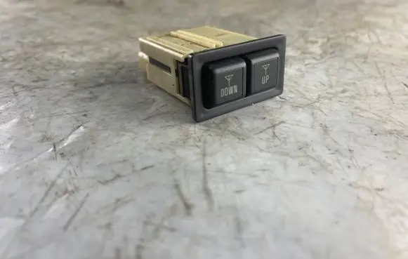 Toyota Land Cruiser (HDJ90) Aerial antenna switch 