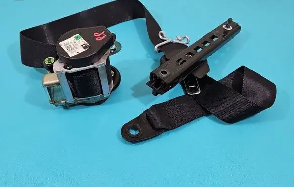 Ford Mondeo MK IV Front seatbelt 606639200 IMPRK1484557