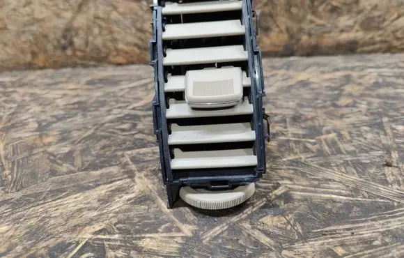 Nissan X-Trail T31 Dash center air vent grill 68751JG00B