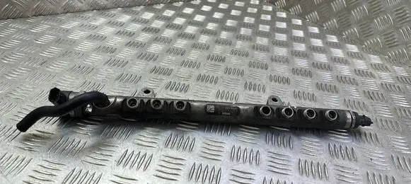 Volvo XC60 Fuel main line pipe 30777759 0445215025