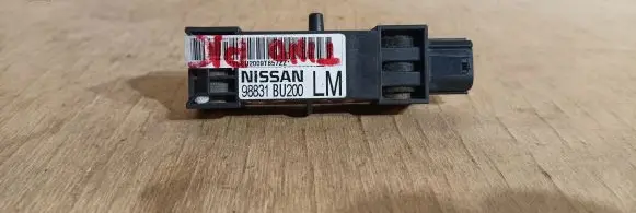 Nissan Almera Tino Airbag deployment crash/impact sensor 98831 BU200