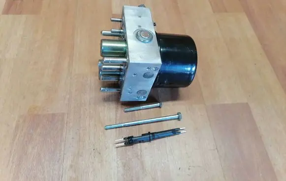 Renault Espace IV ABS Pump 8200808145 10096014443 7701209842