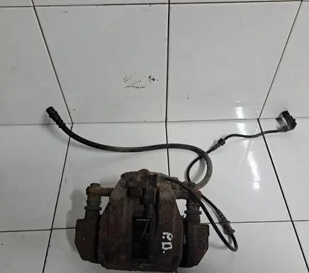 Mercedes-Benz A W169 Front brake caliper