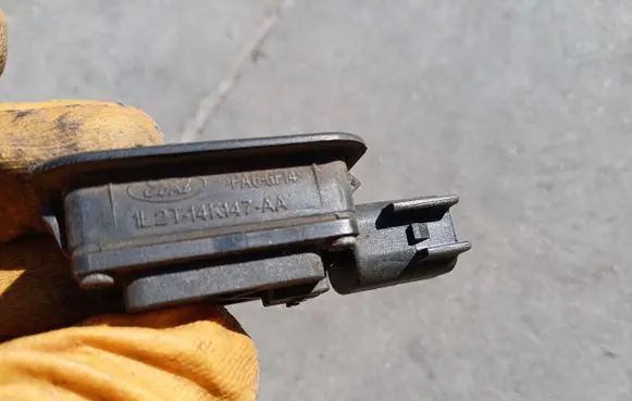 Ford Mondeo MK IV Tailgate opening switch 1L2T14K147AA