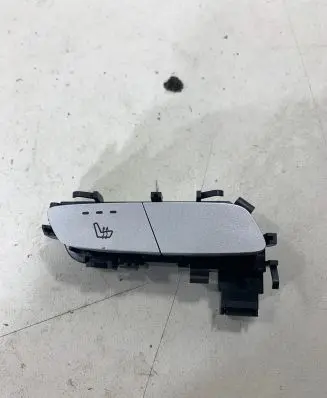 Mercedes-Benz C W205 Seat heating switch A2139057302