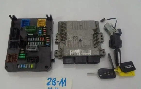 Peugeot 308 Engine ECU kit and lock set 9804127280