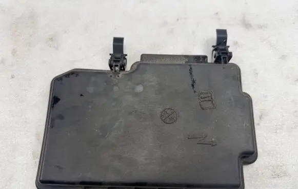 Mercedes-Benz GL X166 Fuse box cover A1665400182