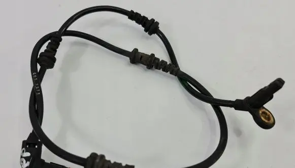 Mercedes-Benz R W251 ABS brake wheel speed sensor A0009054601