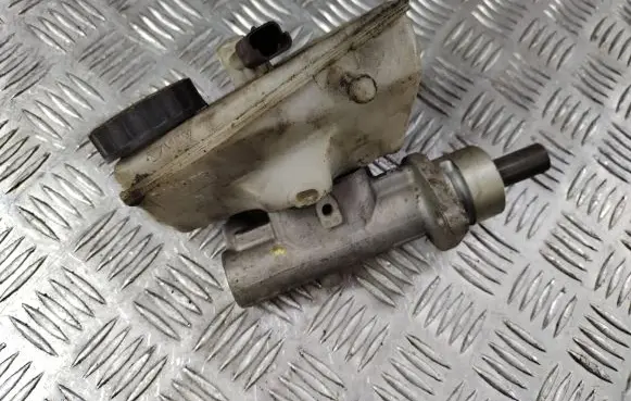 Master brake cylinder