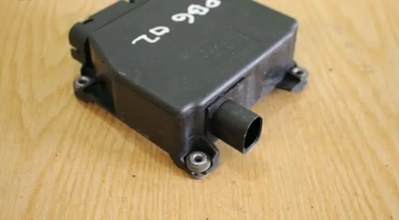 Volkswagen PASSAT B6 Valve vacuum 3C0906625
