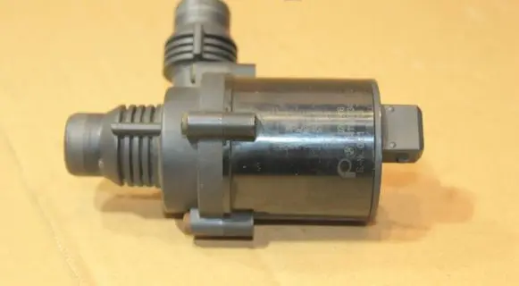 BMW X5 E53 Electric auxiliary coolant/water pump 6913489