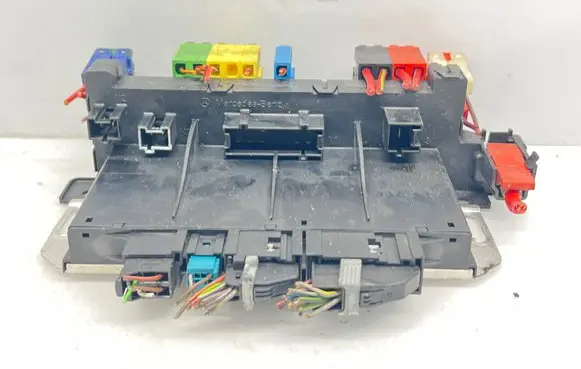 Mercedes-Benz S W220 Fuse module A0325458432