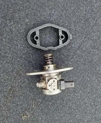 BMW X7 G07 Mechanical fuel pump 8648177