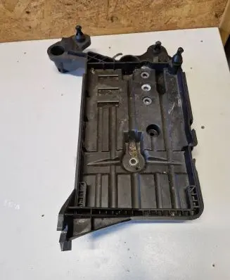 Volkswagen PASSAT B8 Battery tray 5Q0915331K