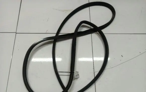 Toyota Avensis Verso Rubber seal rear door 