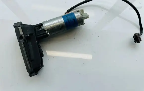 Mercedes-Benz S W220 Seat adjustment motor 2208201542 0130002568