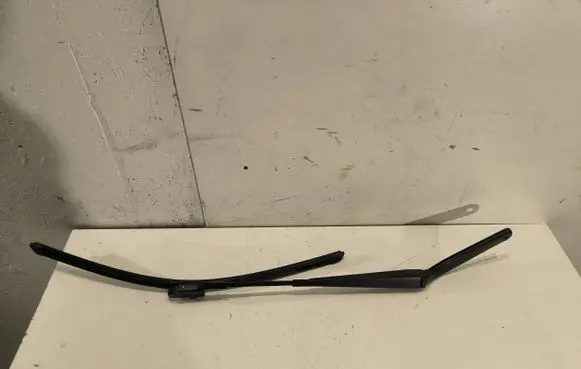 BMW X5 E70 Front wiper blade arm 7153742