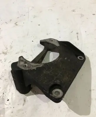 BMW 5 E60 E61 Engine mounting bracket 6761117