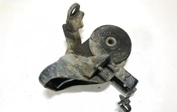 Mazda Xedos 6 Engine mount bracket