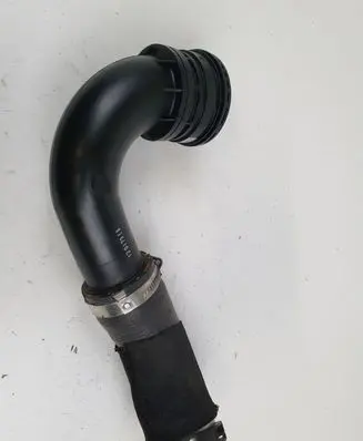 Land Rover Discovery Sport Intercooler hose/pipe GJ326C715 HJ326C646