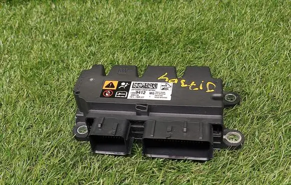 Chevrolet Cruze Airbag control unit/module 13589412
