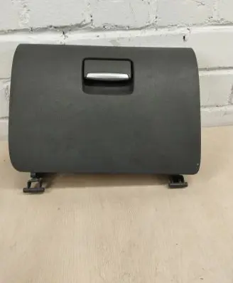 Ford Focus Glove box lid/cover 