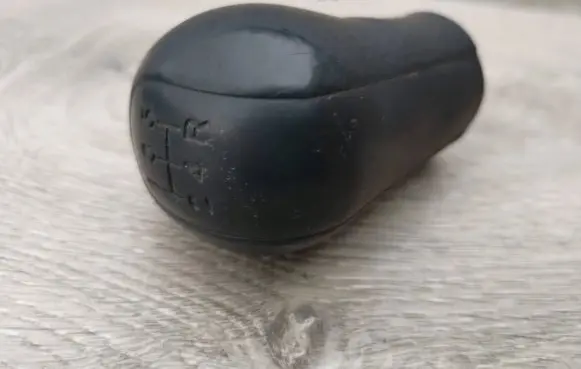 Toyota Avensis Verso Gear lever shifter trim leather/knob
