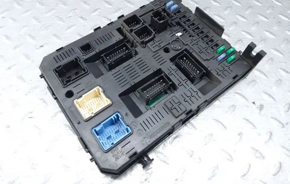 Citroen C4 I Fuse module 9664059080 28120836 28119248