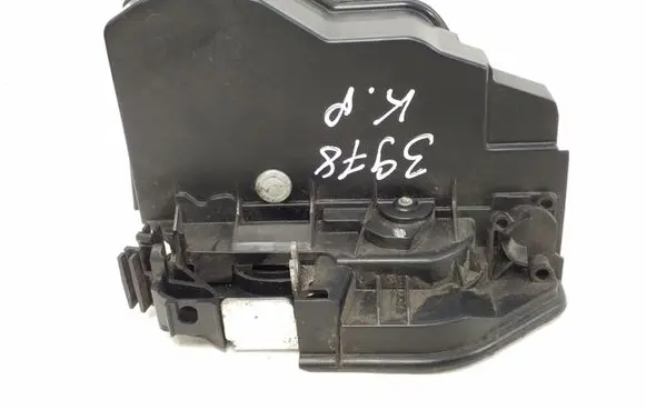 BMW X3 E83 Front door lock 7202145
