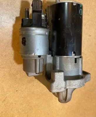 Peugeot 308 Starter motor 9674077280 ESM18E8 9E73756