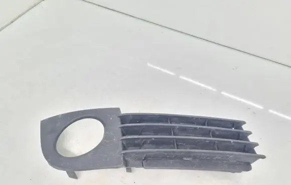 Audi A6 S6 C5 4B Front fog light trim/grill 4B0807682T