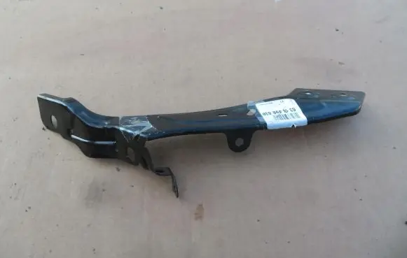 Renault Megane IV Fender mounting bracket 631409063R