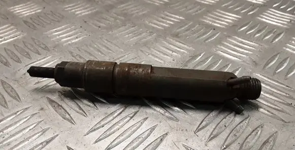 Volkswagen PASSAT B5 Fuel injector 028130201T