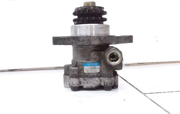 Nissan X-Trail T30 Power steering pump 33212115 8H800