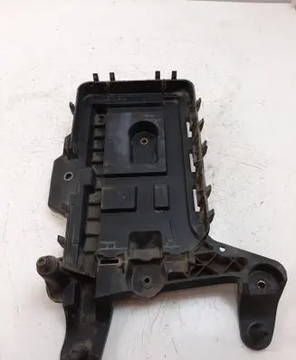 Volkswagen PASSAT B6 Battery tray 1K0915333C