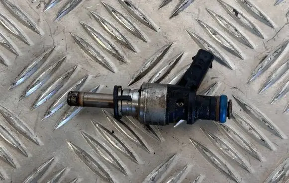 Audi A4 S4 B8 8K Fuel injector 306E036P 104390520
