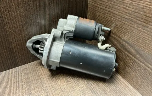 Mercedes-Benz Sprinter W906 Starter motor 0986017260 1005831515