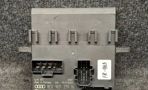 Audi A4 S4 B7 8E 8H Comfort/convenience module 8E0907279N