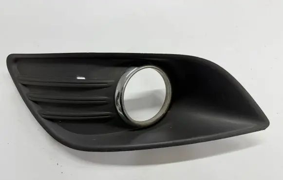 Ford Focus Front fog light trim/grill KRAFOCL150226 8M51R19953AE