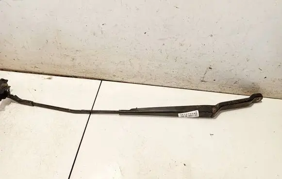 Front wiper blade arm