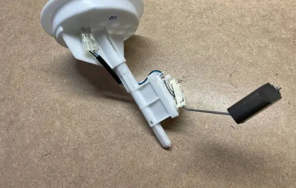 Audi A6 S6 C5 4B Fuel level sensor 4B0201318D 81358054